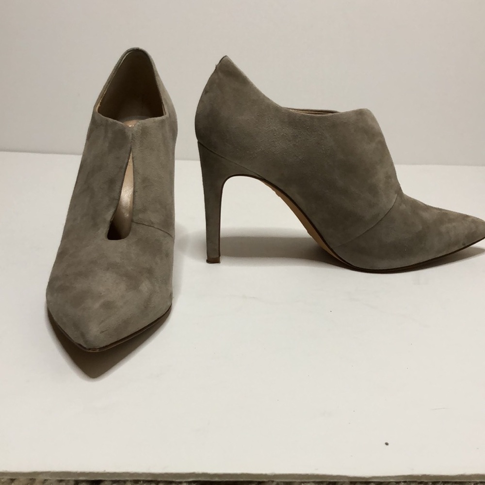 Vince Camuto tan heels